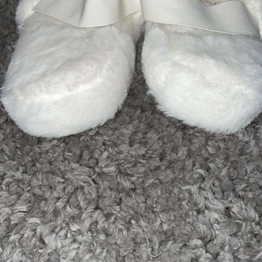 White slippers - Picture 5 of 5